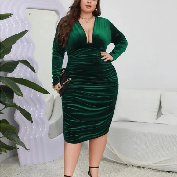 Plus Size Luxe Velvet Ruched Deep Plunge V Neck Evening Party Bodycon Dress | Color: Green | Size: 4X